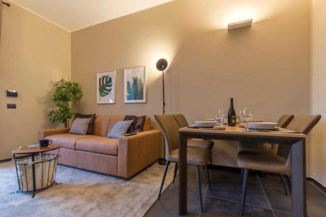 Modern & Bright 2 Bedroom Flat 50m From M4 Stop Apartment *