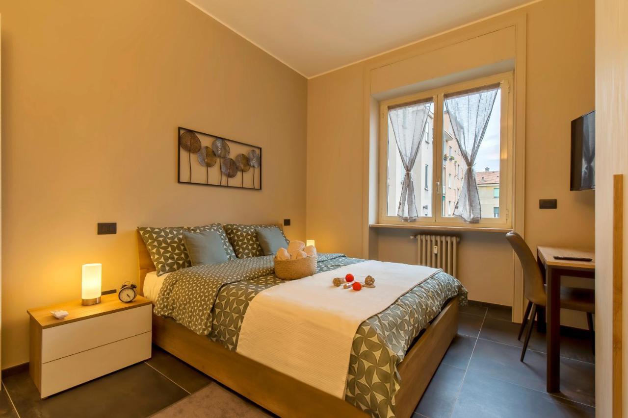 Modern & Bright 2 Bedroom Flat 50m From M4 Stop Apartment *